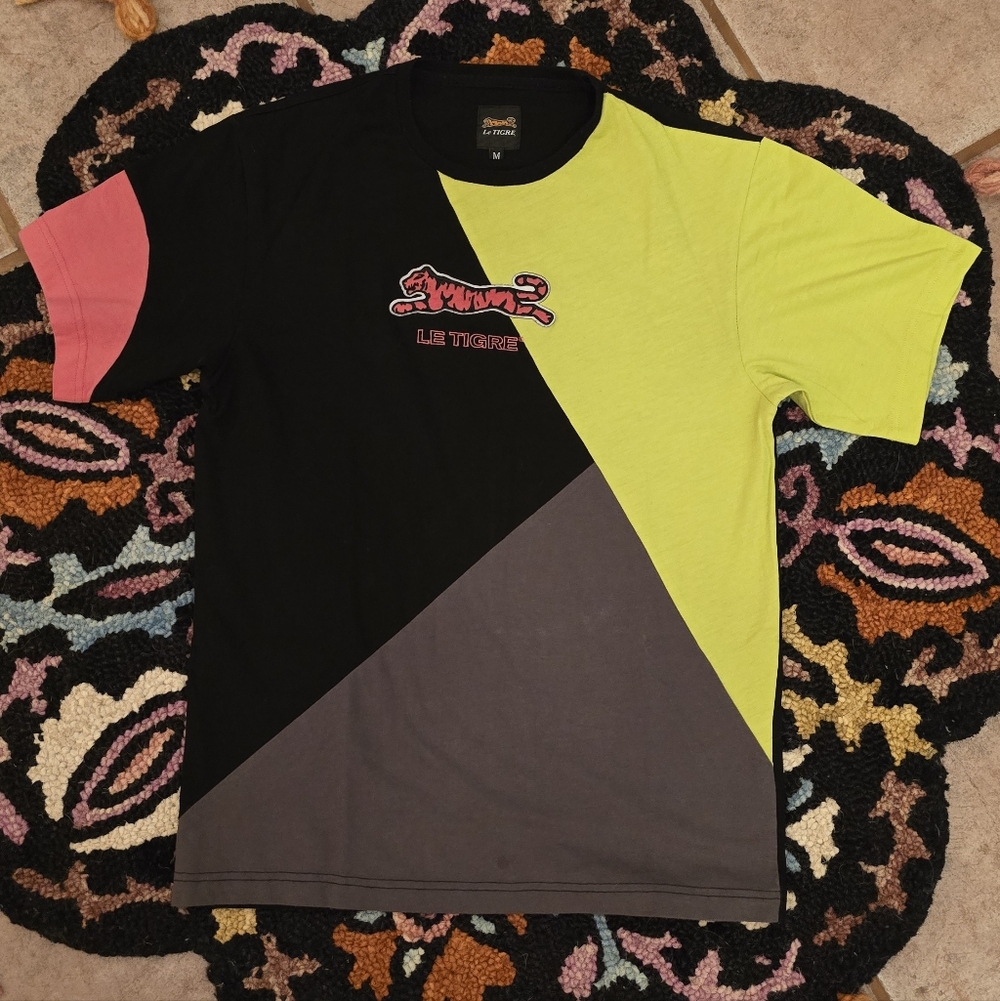 🔥🔥 Vintage Le Tigre Multicolor Graphic Tee🔥🔥 Size S/M